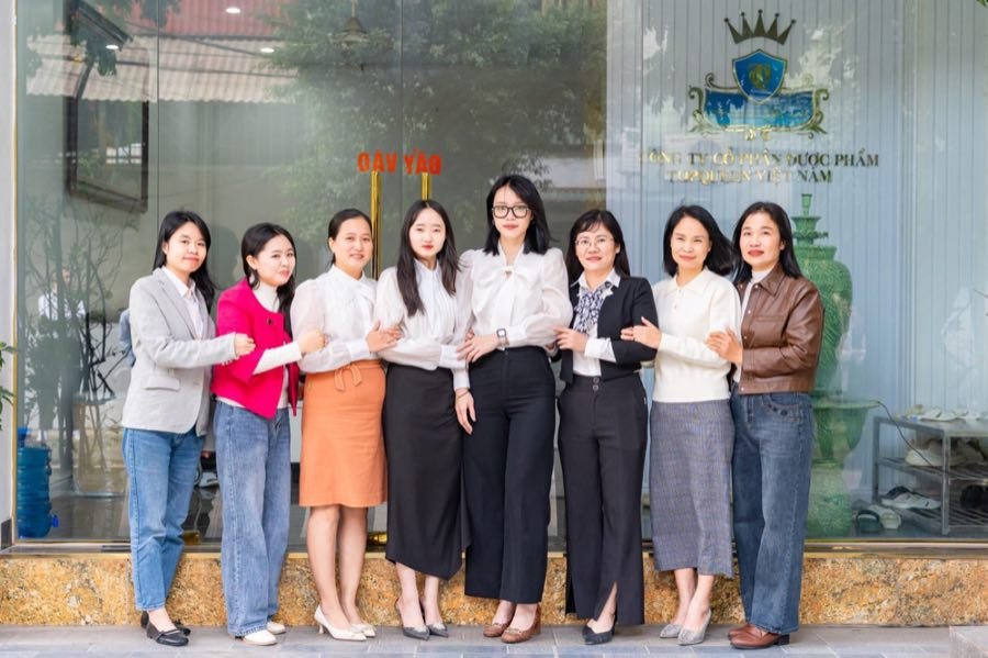 Đội ngũ văn phòng Topqueen